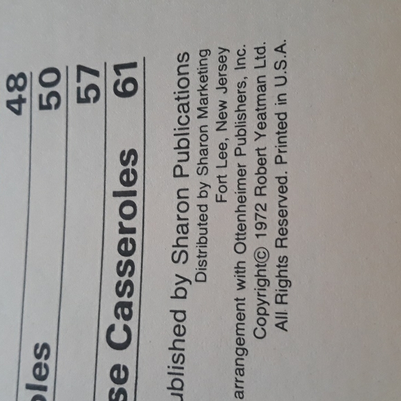 Vintage Pies and Casseroles 1972 hardcover cookbook - Picture 4 of 4